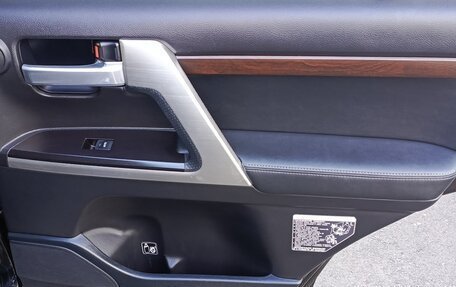 Toyota Land Cruiser 200, 2017 год, 6 400 000 рублей, 8 фотография