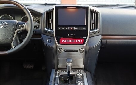Toyota Land Cruiser 200, 2017 год, 6 400 000 рублей, 3 фотография