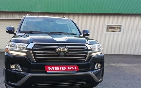 Toyota Land Cruiser 200, 2017 год, 6 400 000 рублей, 20 фотография