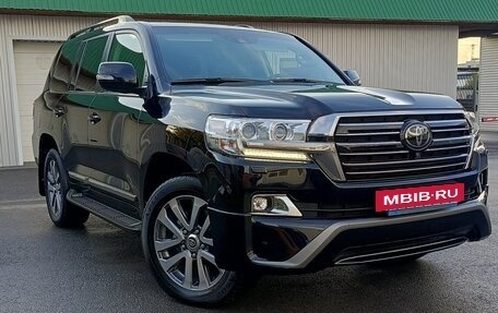 Toyota Land Cruiser 200, 2017 год, 6 400 000 рублей, 22 фотография