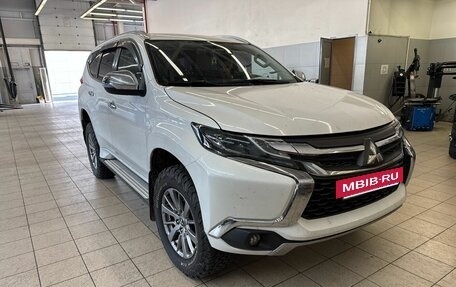 Mitsubishi Pajero Sport III рестайлинг, 2018 год, 2 599 000 рублей, 3 фотография