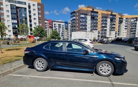 Toyota Camry, 2018 год, 2 390 000 рублей, 4 фотография