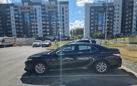 Toyota Camry, 2018 год, 2 390 000 рублей, 3 фотография