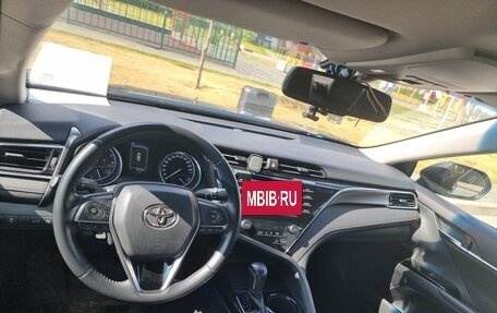 Toyota Camry, 2018 год, 2 390 000 рублей, 17 фотография