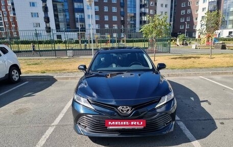 Toyota Camry, 2018 год, 2 390 000 рублей, 6 фотография