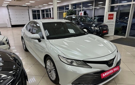 Toyota Camry, 2018 год, 2 800 000 рублей, 2 фотография