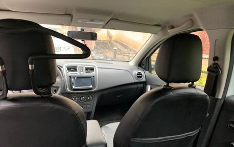 Renault Logan II, 2017 год, 750 000 рублей, 5 фотография
