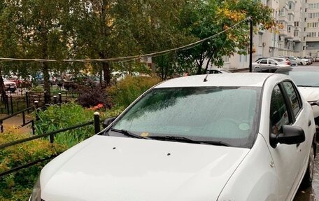 Renault Logan II, 2017 год, 750 000 рублей, 2 фотография