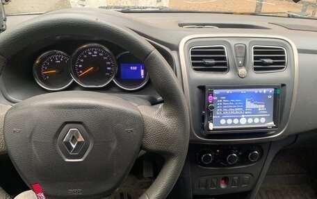 Renault Logan II, 2017 год, 750 000 рублей, 7 фотография