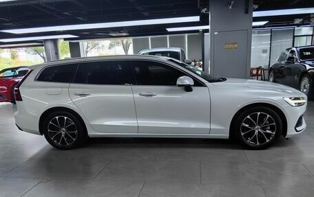Volvo V60 II, 2021 год, 2 966 605 рублей, 7 фотография