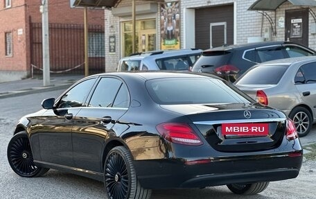 Mercedes-Benz E-Класс, 2018 год, 2 750 000 рублей, 4 фотография