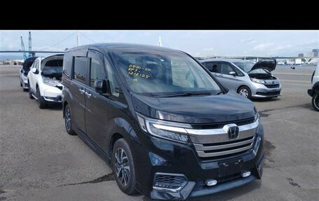 Honda Stepwgn IV, 2017 год, 2 250 000 рублей, 2 фотография