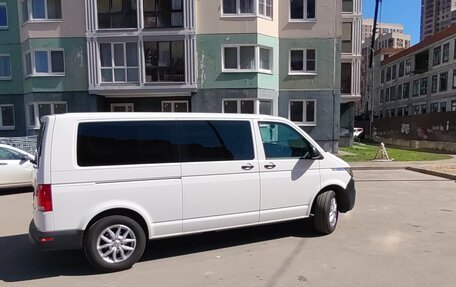 Volkswagen Caravelle T6 рестайлинг, 2021 год, 3 600 000 рублей, 6 фотография