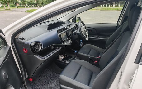 Toyota Aqua I, 2015 год, 999 000 рублей, 10 фотография