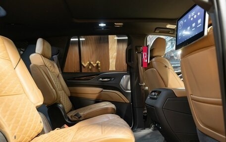 Cadillac Escalade V, 2022 год, 11 990 000 рублей, 16 фотография
