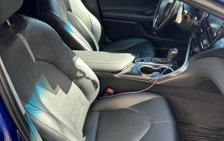 Toyota Camry, 2021 год, 3 200 000 рублей, 10 фотография