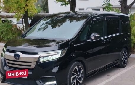 Honda Stepwgn IV, 2019 год, 2 800 000 рублей, 2 фотография