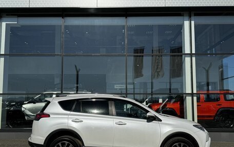 Toyota RAV4, 2018 год, 1 950 000 рублей, 4 фотография