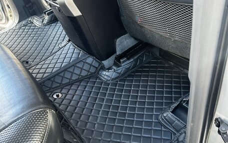 Toyota Land Cruiser Prado 150 рестайлинг 2, 2011 год, 2 888 888 рублей, 6 фотография