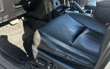 Toyota Land Cruiser Prado 150 рестайлинг 2, 2011 год, 2 888 888 рублей, 12 фотография