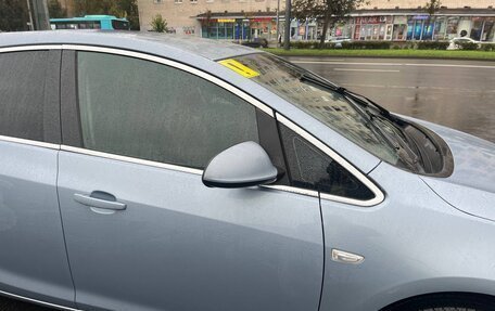 Opel Astra J, 2011 год, 600 000 рублей, 2 фотография