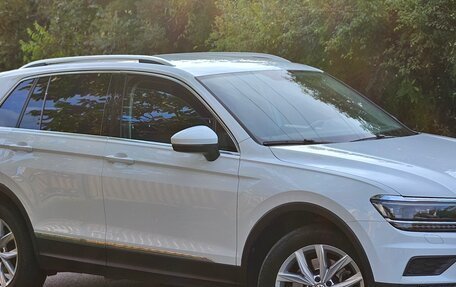 Volkswagen Tiguan II, 2017 год, 2 080 000 рублей, 2 фотография