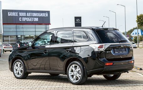 Mitsubishi Outlander III рестайлинг 3, 2014 год, 1 155 000 рублей, 4 фотография