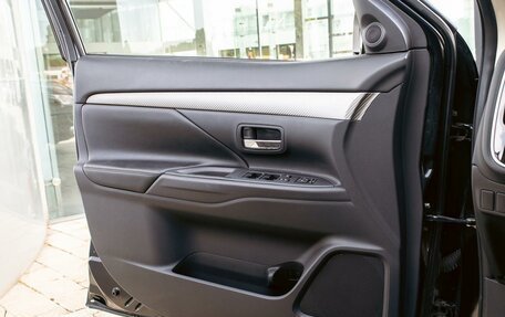 Mitsubishi Outlander III рестайлинг 3, 2014 год, 1 155 000 рублей, 12 фотография