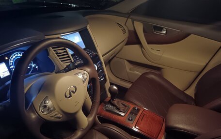 Infiniti QX70, 2016 год, 2 080 000 рублей, 9 фотография