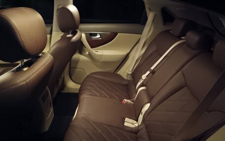 Infiniti QX70, 2016 год, 2 080 000 рублей, 13 фотография