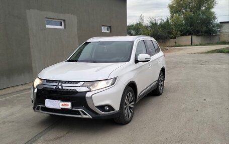 Mitsubishi Outlander III рестайлинг 3, 2019 год, 1 550 000 рублей, 4 фотография