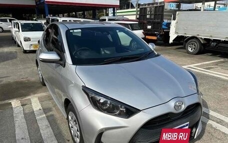 Toyota Yaris, 2022 год, 1 000 000 рублей, 3 фотография