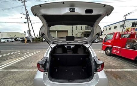 Toyota Yaris, 2022 год, 1 000 000 рублей, 21 фотография