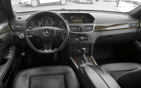 Mercedes-Benz E-Класс, 2011 год, 1 995 000 рублей, 6 фотография