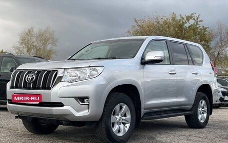 Toyota Land Cruiser Prado 150 рестайлинг 2, 2019 год, 3 990 000 рублей, 5 фотография