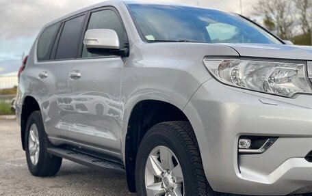 Toyota Land Cruiser Prado 150 рестайлинг 2, 2019 год, 3 990 000 рублей, 8 фотография