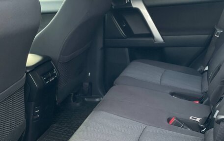 Toyota Land Cruiser Prado 150 рестайлинг 2, 2019 год, 3 990 000 рублей, 15 фотография