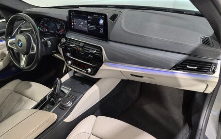BMW 5 серия, 2020 год, 5 990 000 рублей, 15 фотография