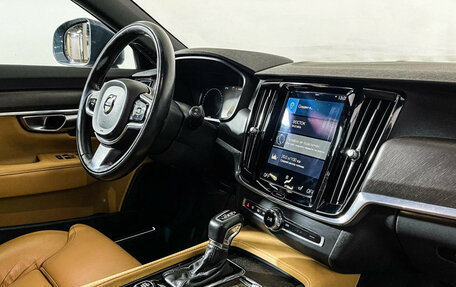 Volvo V90 Cross Country I рестайлинг, 2017 год, 2 797 000 рублей, 9 фотография