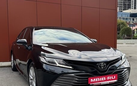 Toyota Camry, 2018 год, 2 790 000 рублей, 3 фотография