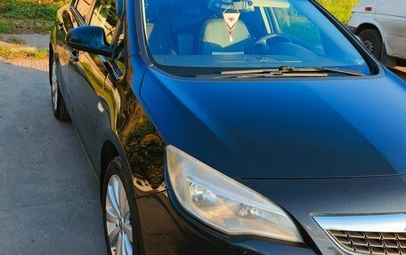 Opel Astra J, 2011 год, 570 000 рублей, 2 фотография