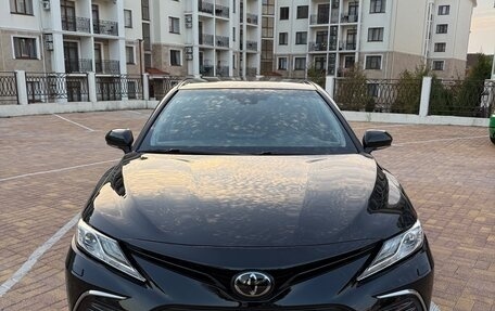 Toyota Camry, 2021 год, 3 300 000 рублей, 6 фотография