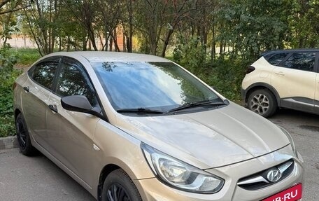 Hyundai Solaris II рестайлинг, 2011 год, 700 000 рублей, 1 фотография