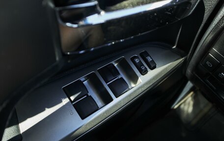 Toyota Land Cruiser 200, 2015 год, 5 799 000 рублей, 28 фотография