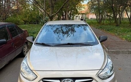 Hyundai Solaris II рестайлинг, 2011 год, 700 000 рублей, 2 фотография