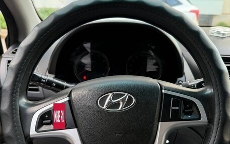 Hyundai Solaris II рестайлинг, 2011 год, 700 000 рублей, 10 фотография