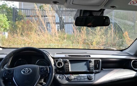 Toyota RAV4, 2017 год, 2 050 000 рублей, 2 фотография