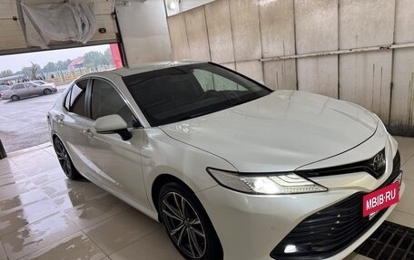 Toyota Camry, 2020 год, 1 800 000 рублей, 2 фотография