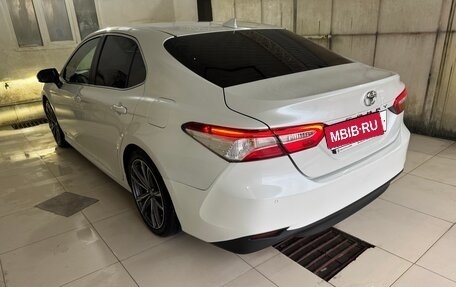 Toyota Camry, 2020 год, 1 800 000 рублей, 3 фотография