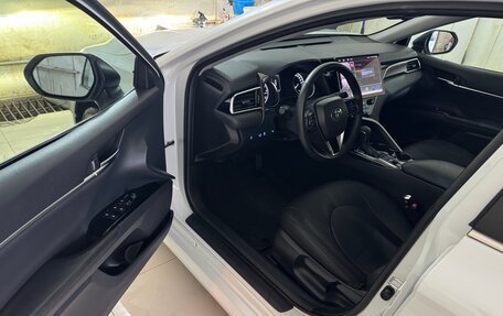 Toyota Camry, 2020 год, 1 800 000 рублей, 6 фотография